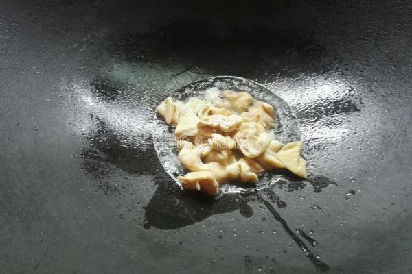 酸笋炒大肠的做法图解7