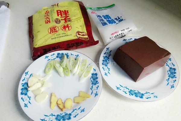 红烧鸭血的做法图解1