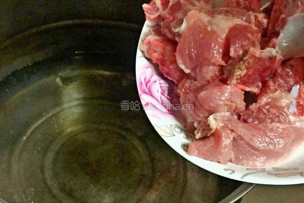排骨煲的做法图解2