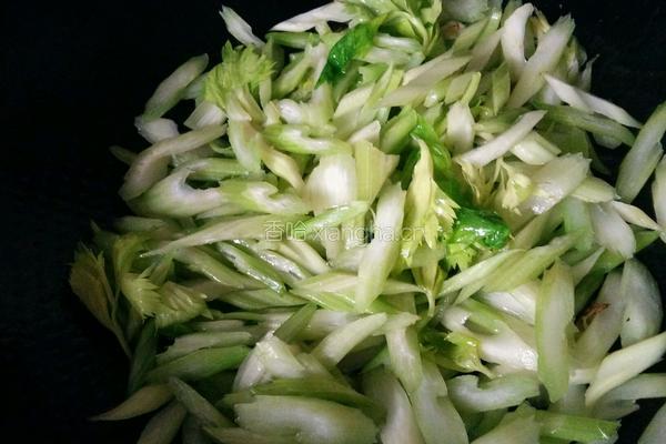 腰果炒芹菜的做法图解8