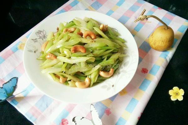 腰果炒芹菜的做法图解14