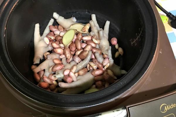 红枣花生煲鸡爪的做法图解3
