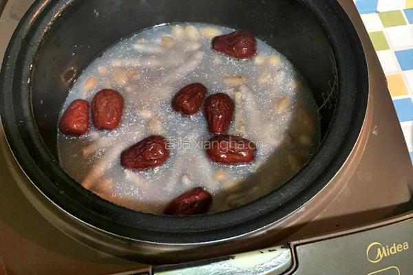红枣花生煲鸡爪的做法图解5