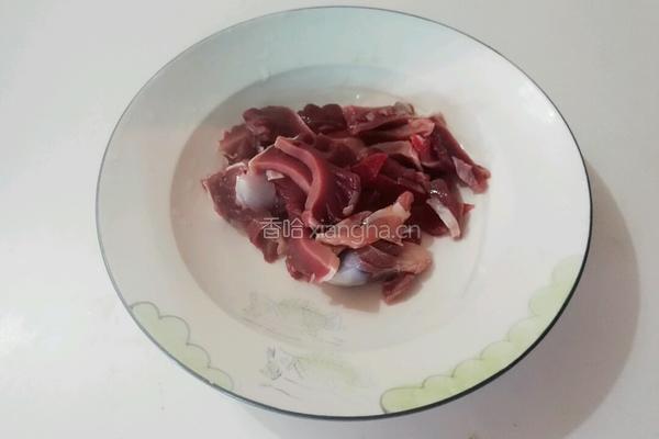 香菇木耳辣炒鸡珍的做法图解3