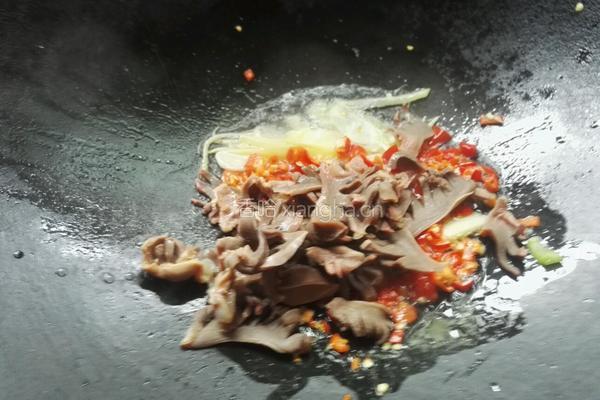 香菇木耳辣炒鸡珍的做法图解7