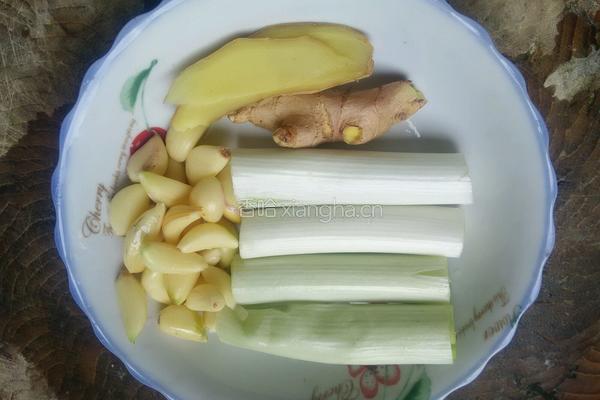 红烧小鲤鱼的做法图解3
