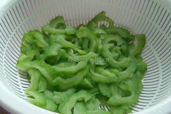 凉瓜炒肉的做法图解6
