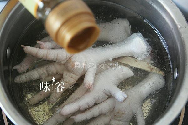 广式当归药材鸡脚的做法图解2