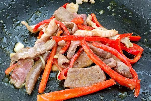 猪肝瘦肉炒意粉的做法图解3