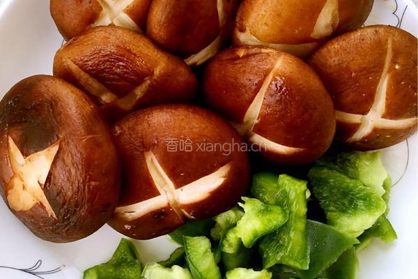 香菇烧鸡翅的做法图解2