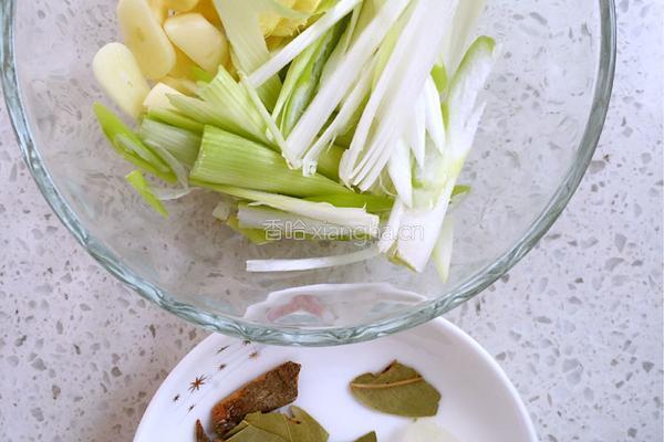 香菇烧鸡翅的做法图解3