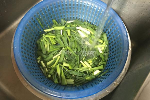 大蒜炒牛肉的做法图解2