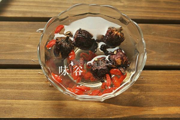 洛神花枸杞茶的做法图解2