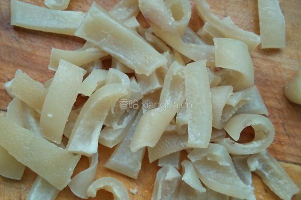 酱肉皮炒黄豆的做法图解2