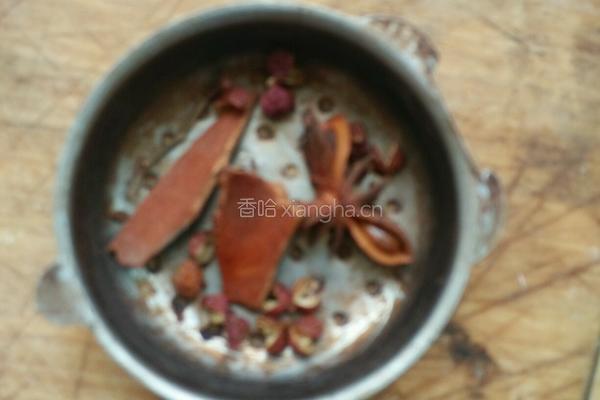酱肉皮炒黄豆的做法图解3