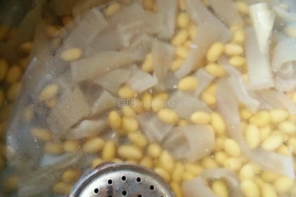 酱肉皮炒黄豆的做法图解4