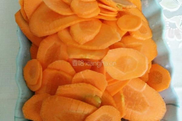 胡萝卜炒肉的做法图解1