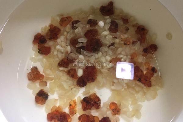 椰汁雪莲子桃胶炖木瓜的做法图解1