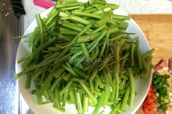 炒空心菜梗的做法图解2