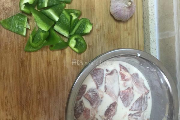 溜肉段的做法图解2