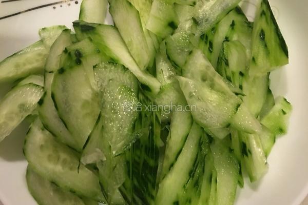 蒜蓉炒青瓜的做法图解1