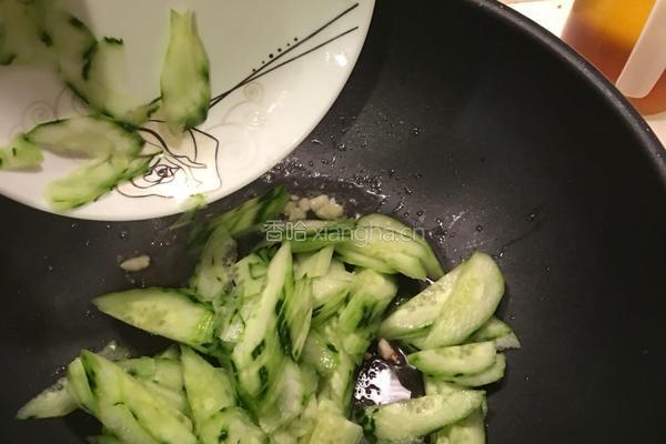 蒜蓉炒青瓜的做法图解4