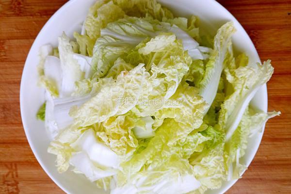 带鱼扒白菜的做法图解2