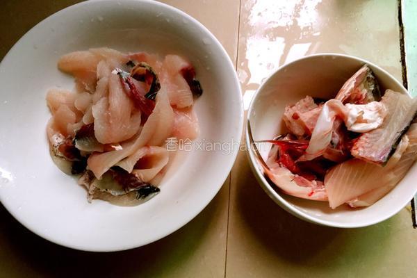 水煮酸菜鱼的做法图解1