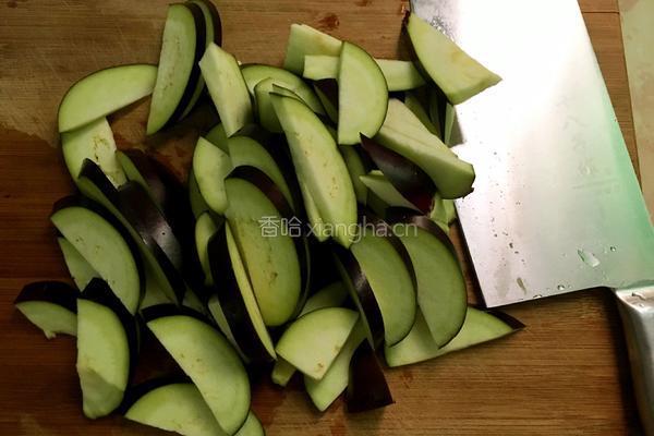 鸡腿肉烧茄子的做法图解2