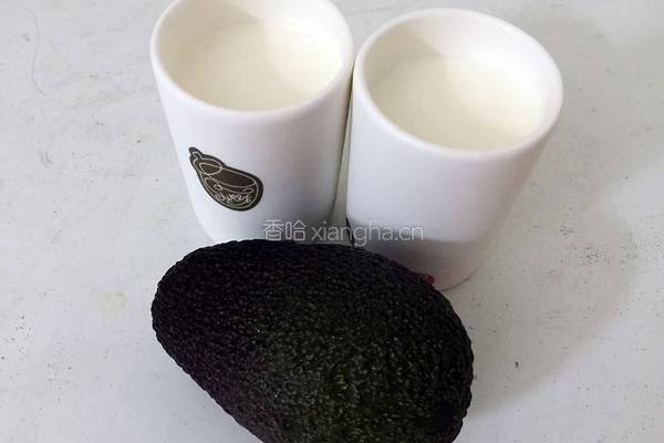 牛油果奶昔的做法图解1