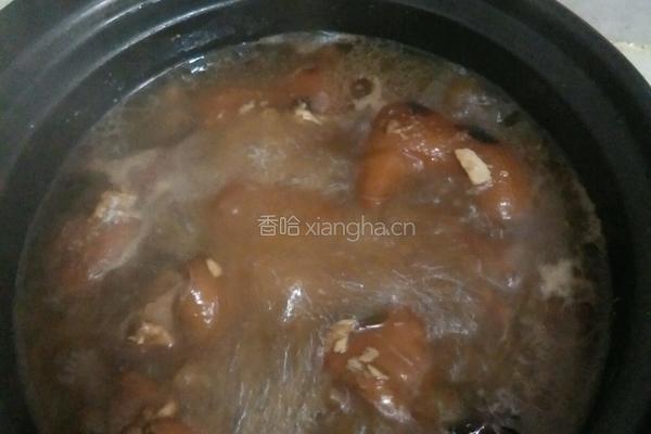 猪蹄焖花生的做法图解9