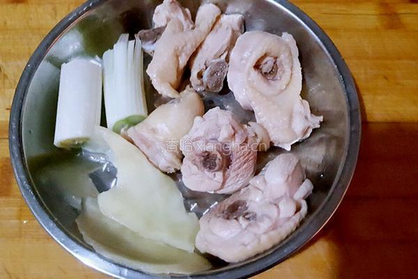 海参香菇煲鸡汤的做法图解3