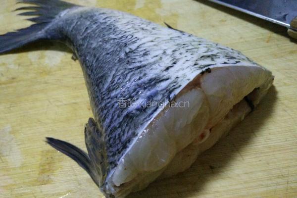 花鲢鱼炖豆腐的做法图解1