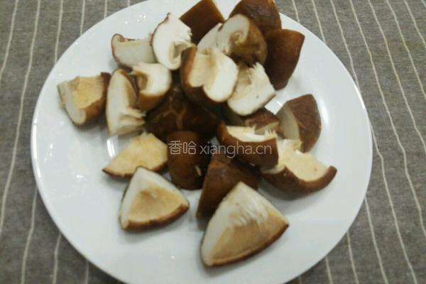 香菇炖鸡的做法图解2