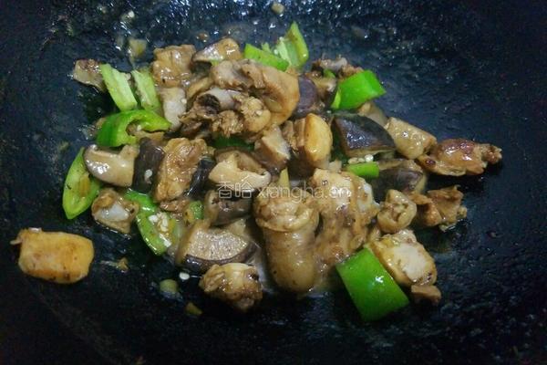 香菇炖鸡的做法图解13