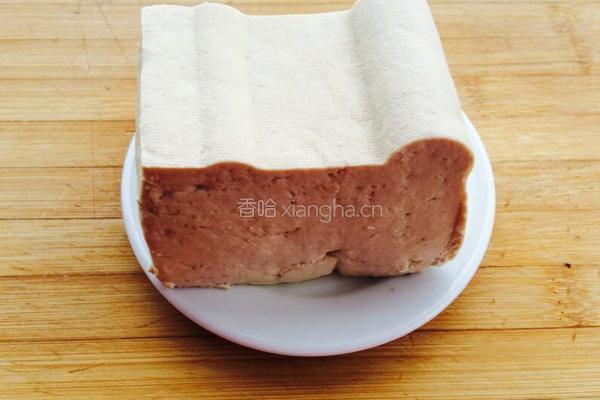猪肘肉烩豆腐的做法图解1