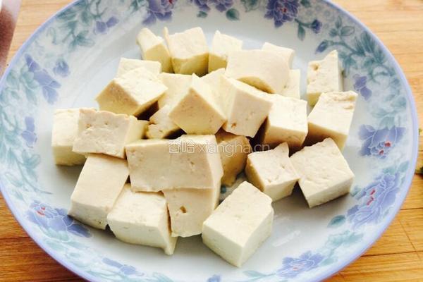 猪肘肉烩豆腐的做法图解4