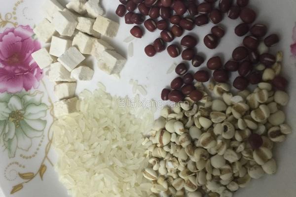 山药豆薏米红豆粥的做法图解2