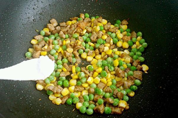 豌豆玉米炒嫩牛肉的做法图解8