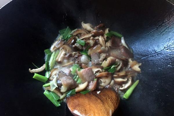 香菇炒腊肉的做法图解8
