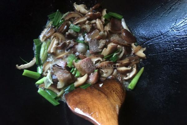 香菇炒腊肉的做法图解9