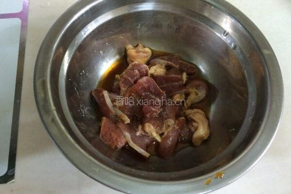 瘦肉炒青瓜的做法图解2