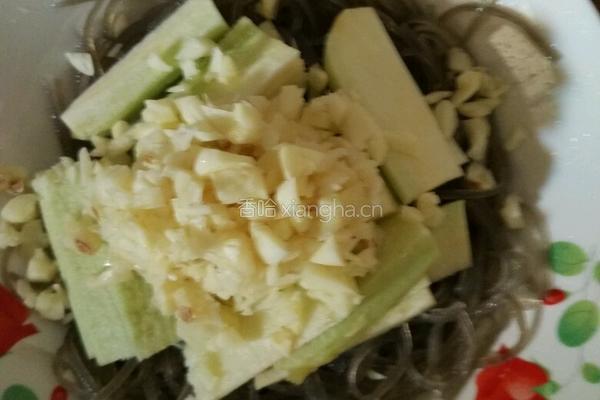 蒸蒜蓉茄子粉条的做法图解4