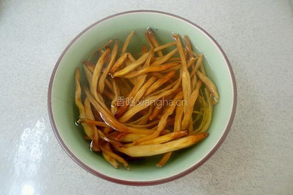 腐竹金针菜鱼汤的做法图解3