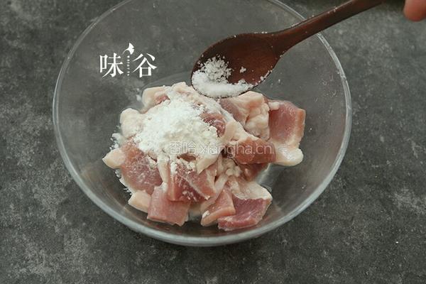 荷叶粉蒸肉的做法图解2