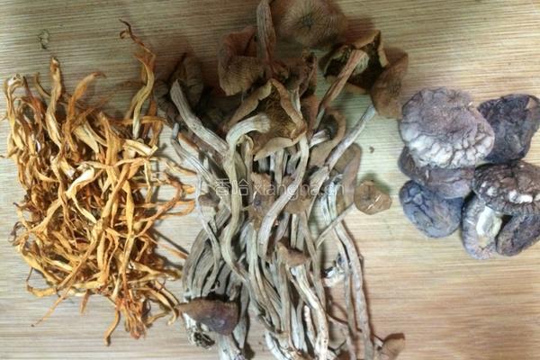 虫草花乌鸡汤的做法图解1