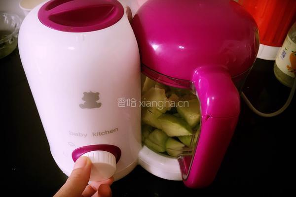 鲜榨苹果汁的做法图解6
