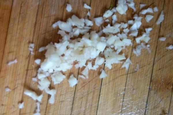 凉拌荆芥的做法图解4