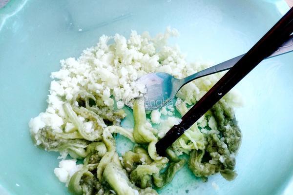 拌茄子土豆泥的做法图解2