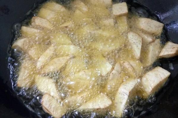 葱爆叉烧一品香芋的做法图解2